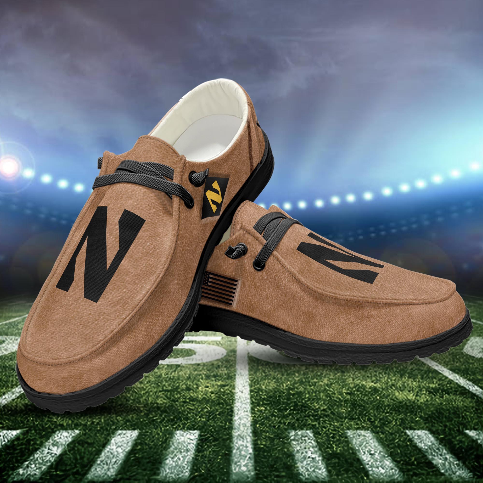 NC State Wolfpack Salute To Service personalisierte H-D-Sportschuhe – individuelles Namensdesign